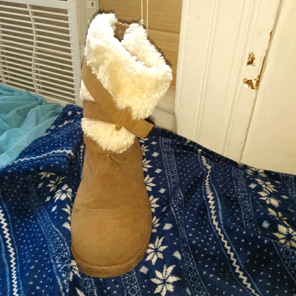 Fur boots for women